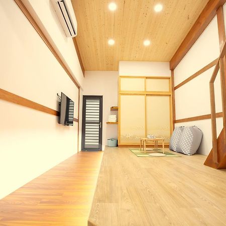Lost Circle Homestay Tainan Esterno foto