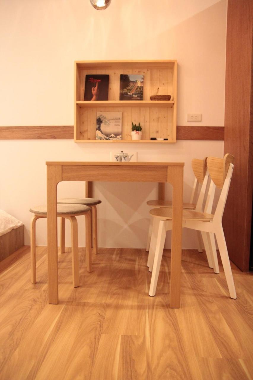 Lost Circle Homestay Tainan Esterno foto